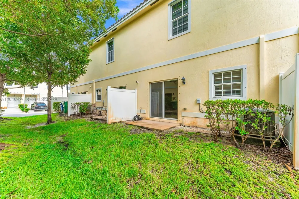 4040 NW 11th St Lauderhill, FL 33313