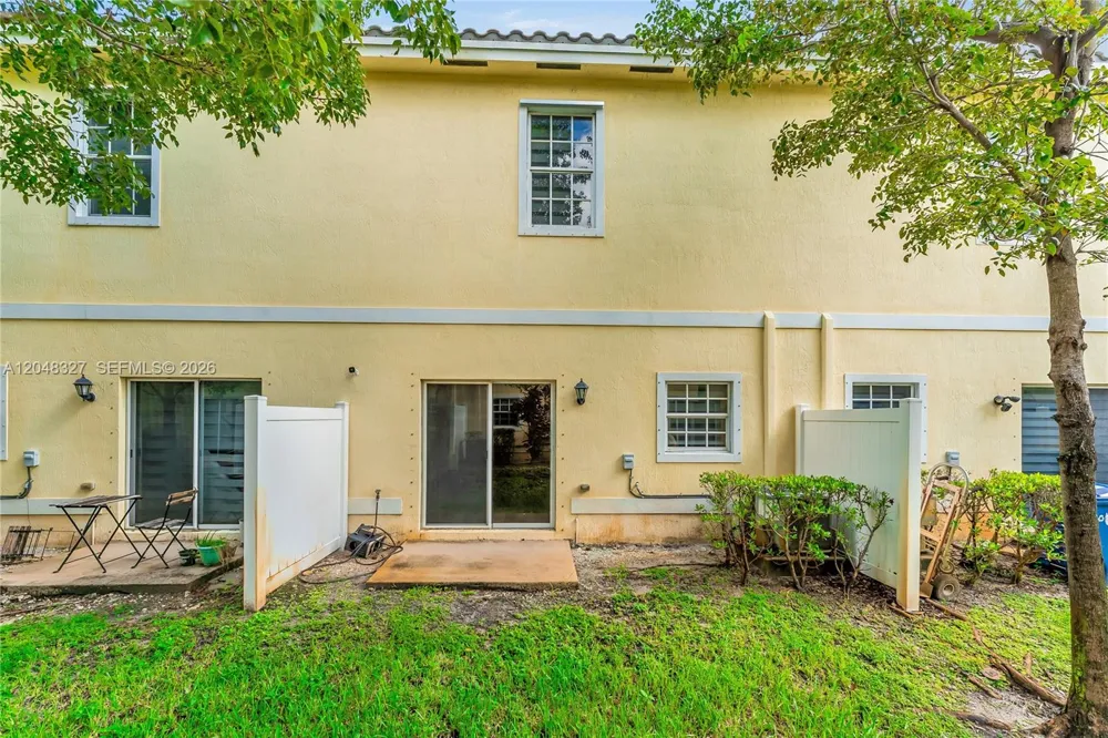 4040 NW 11th St Lauderhill, FL 33313