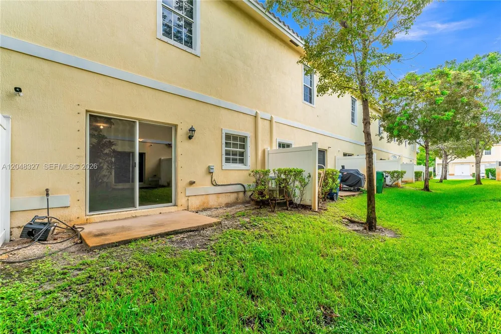 4040 NW 11th St Lauderhill, FL 33313