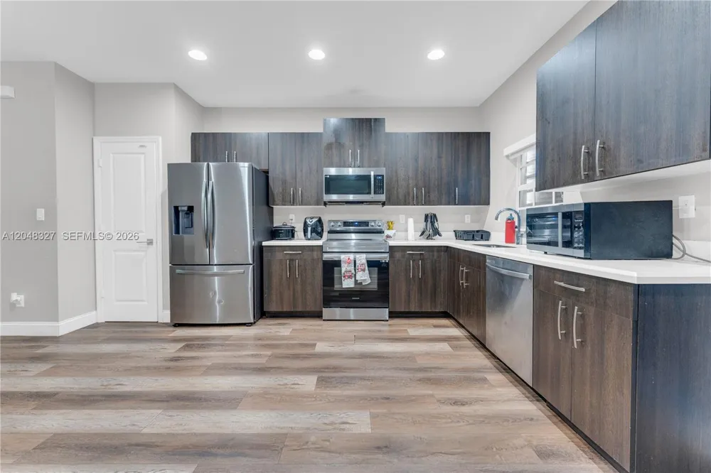 4040 NW 11th St Lauderhill, FL 33313