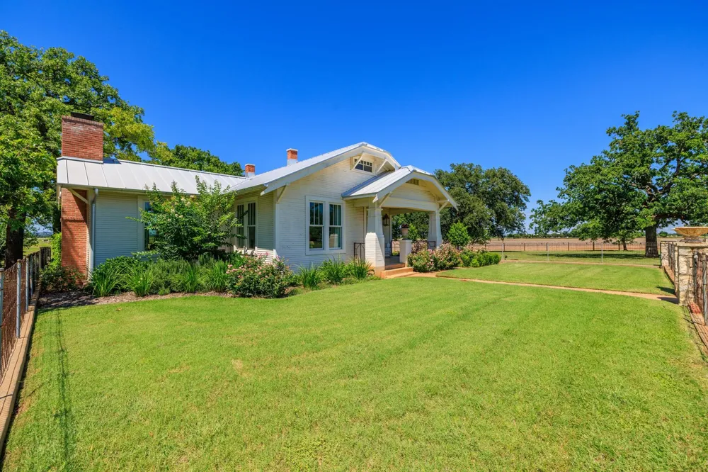 17 Dusty Farm Lane Fredericksburg, TX 78624