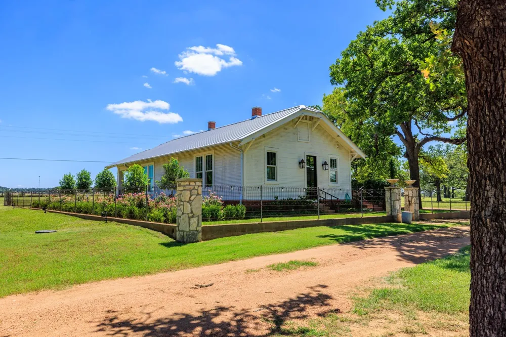 17 Dusty Farm Lane Fredericksburg, TX 78624