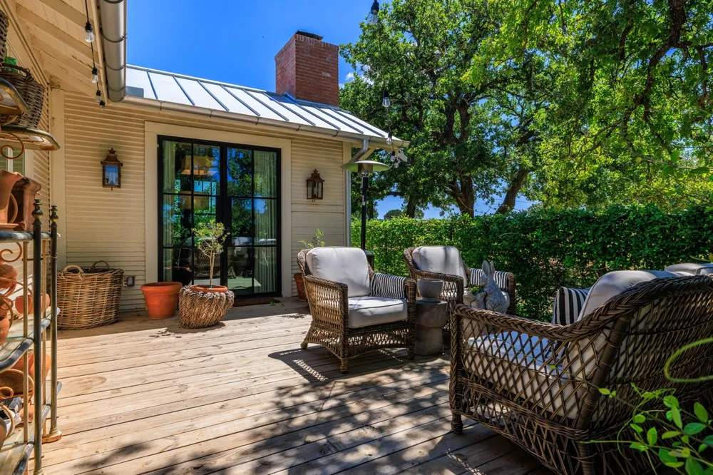 17 Dusty Farm Lane Fredericksburg, TX 78624