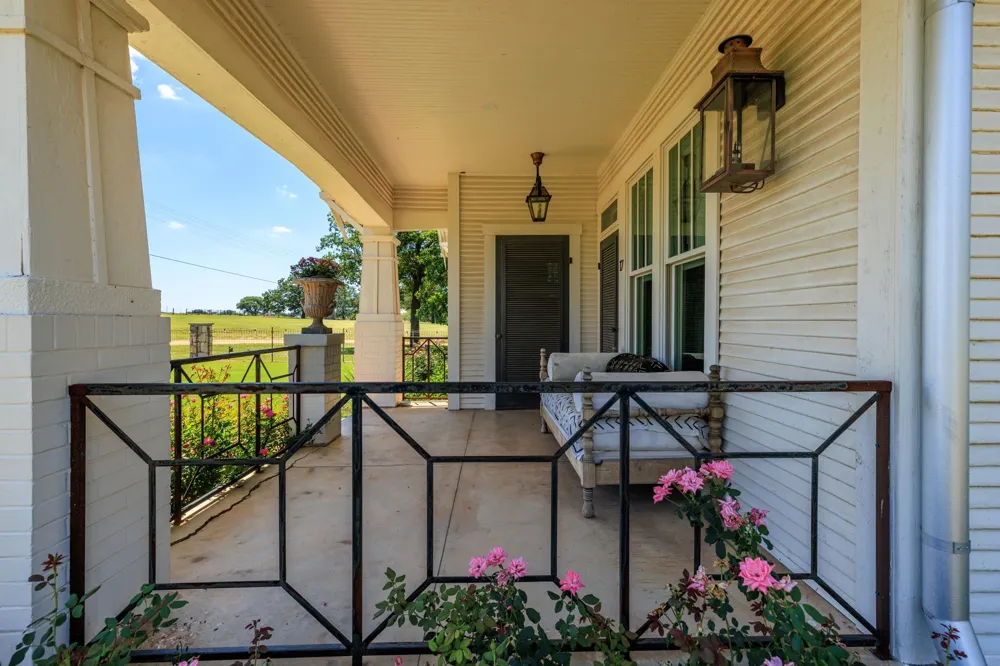 17 Dusty Farm Lane Fredericksburg, TX 78624