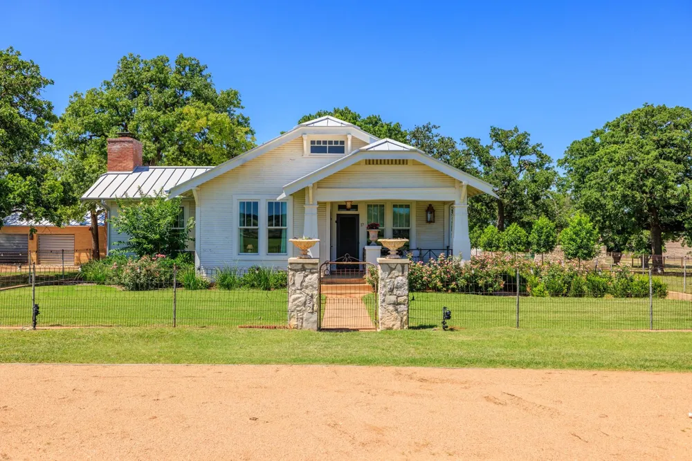 17 Dusty Farm Lane Fredericksburg, TX 78624