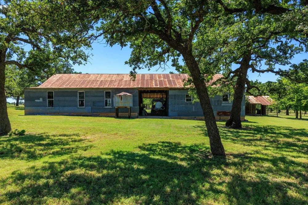 17 Dusty Farm Lane Fredericksburg, TX 78624