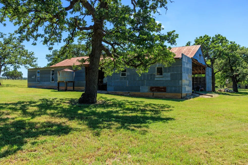 17 Dusty Farm Lane Fredericksburg, TX 78624
