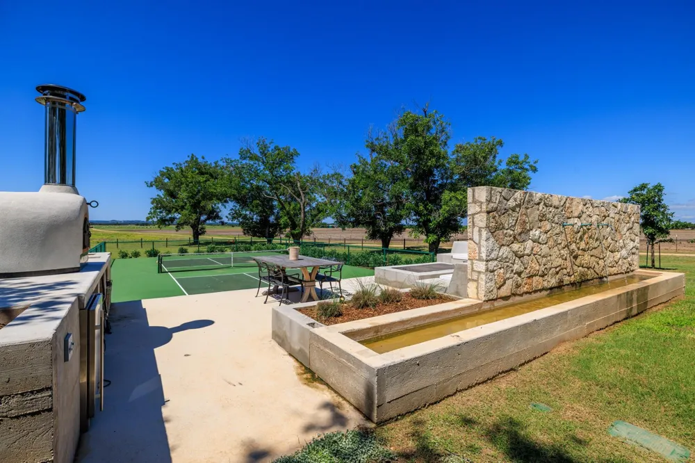 17 Dusty Farm Lane Fredericksburg, TX 78624