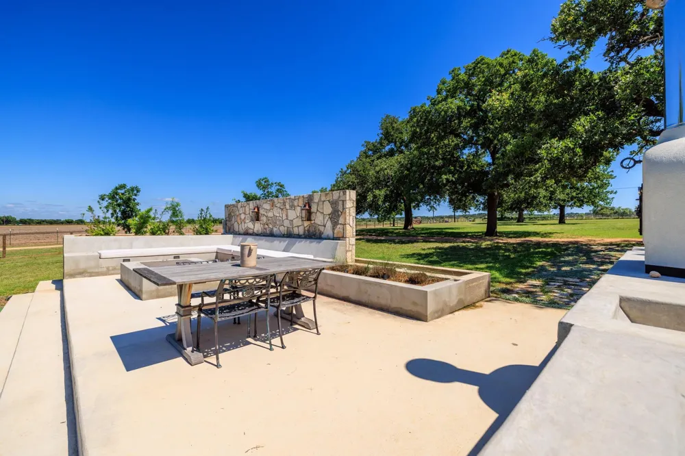 17 Dusty Farm Lane Fredericksburg, TX 78624