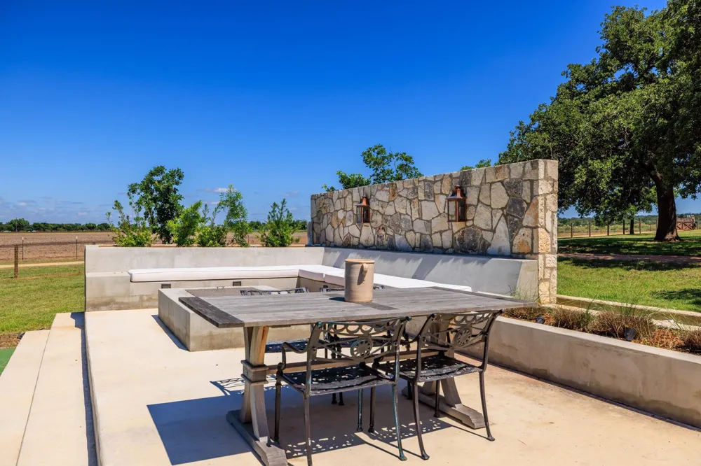 17 Dusty Farm Lane Fredericksburg, TX 78624