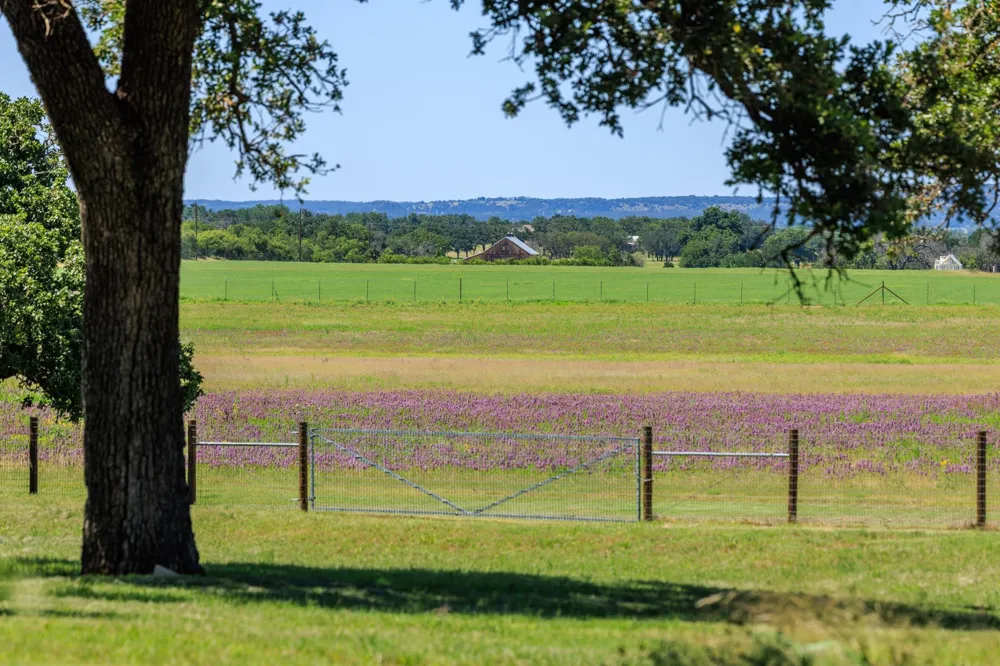 17 Dusty Farm Lane Fredericksburg, TX 78624