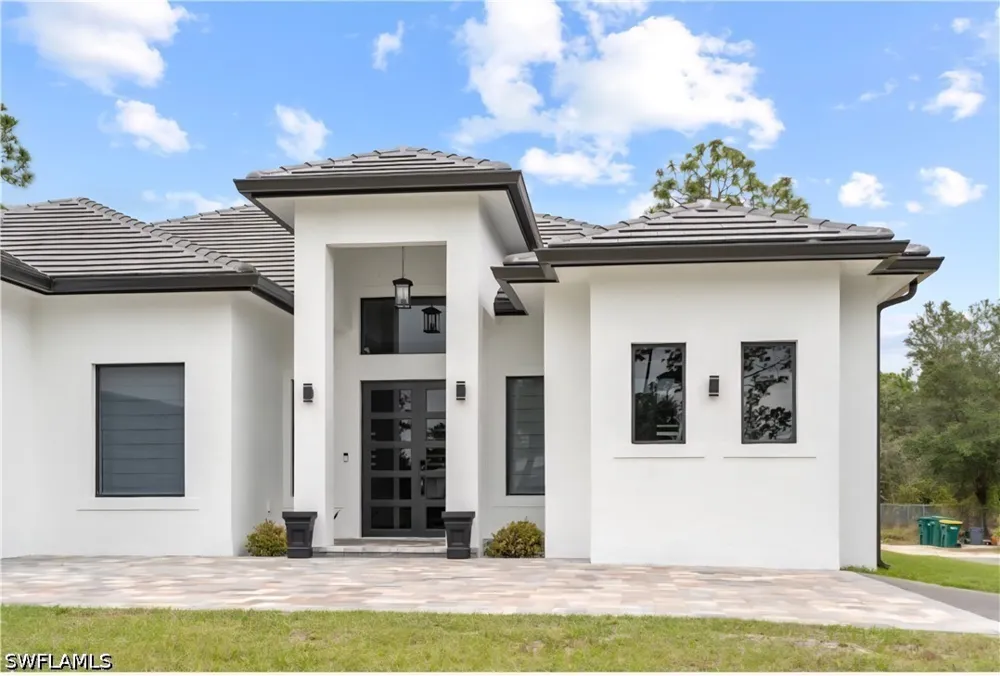 6th Avenue SE Naples, FL 34117