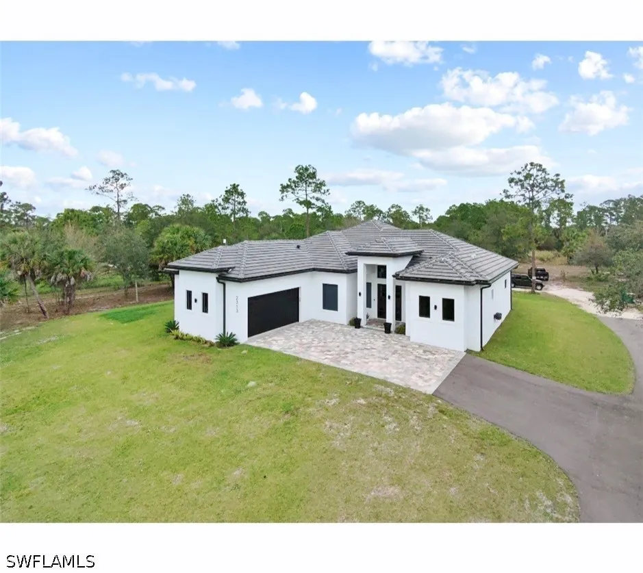 6th Avenue SE Naples, FL 34117
