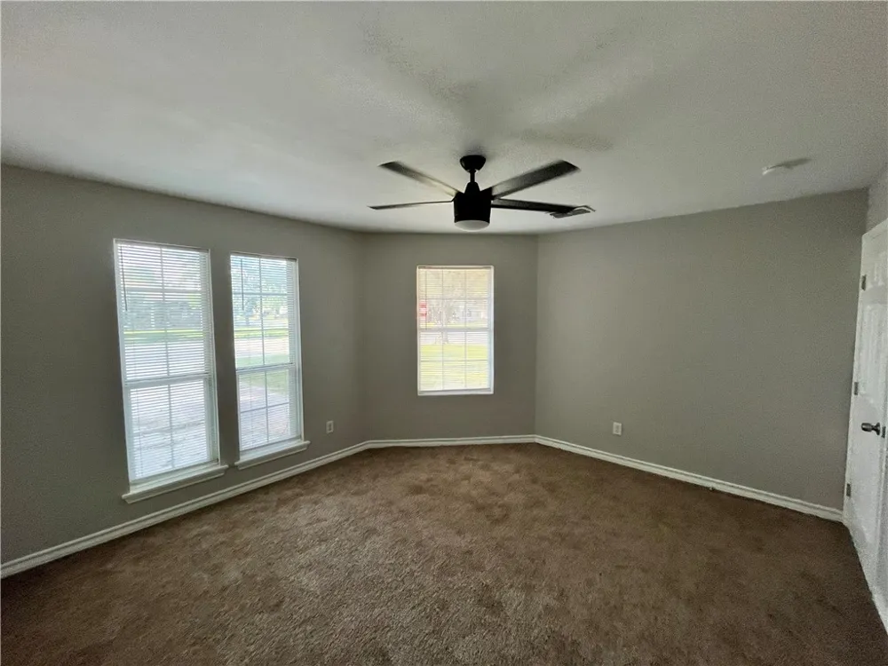 908 E Hefferman Street Beeville, TX 78102
