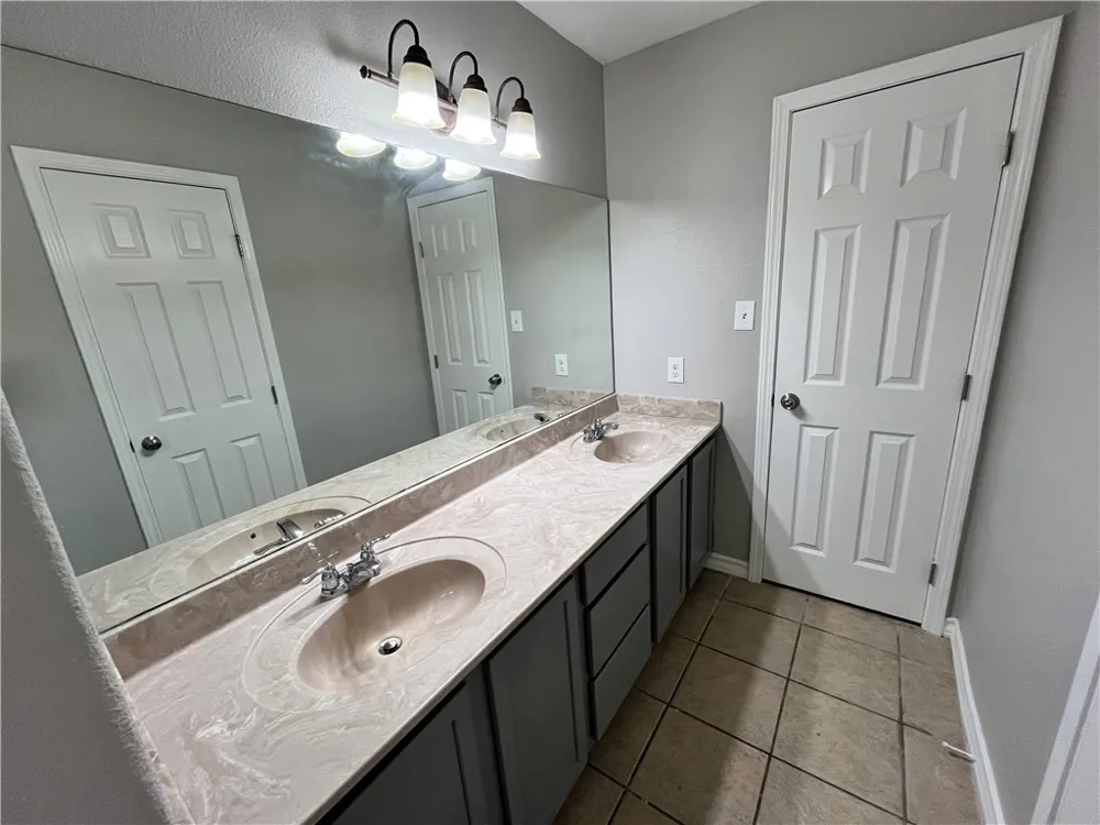 908 E Hefferman Street Beeville, TX 78102