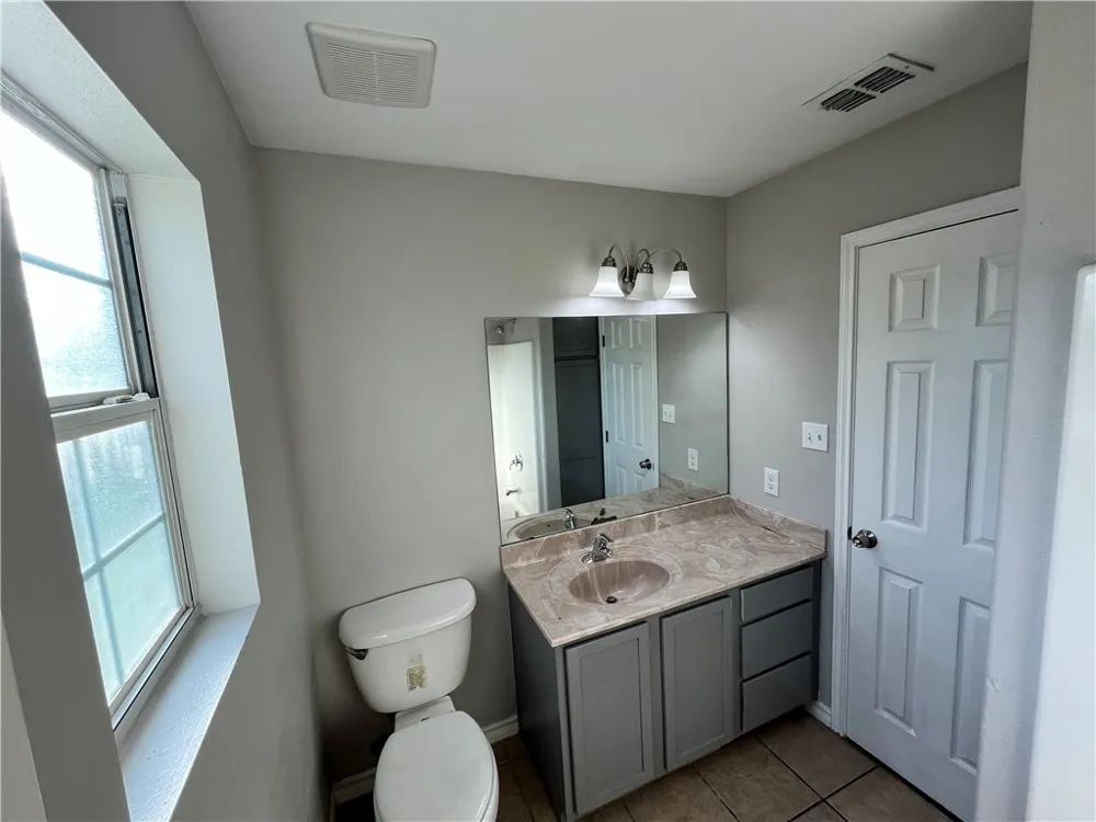 908 E Hefferman Street Beeville, TX 78102