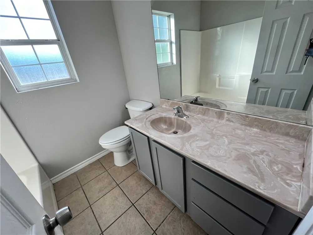 908 E Hefferman Street Beeville, TX 78102