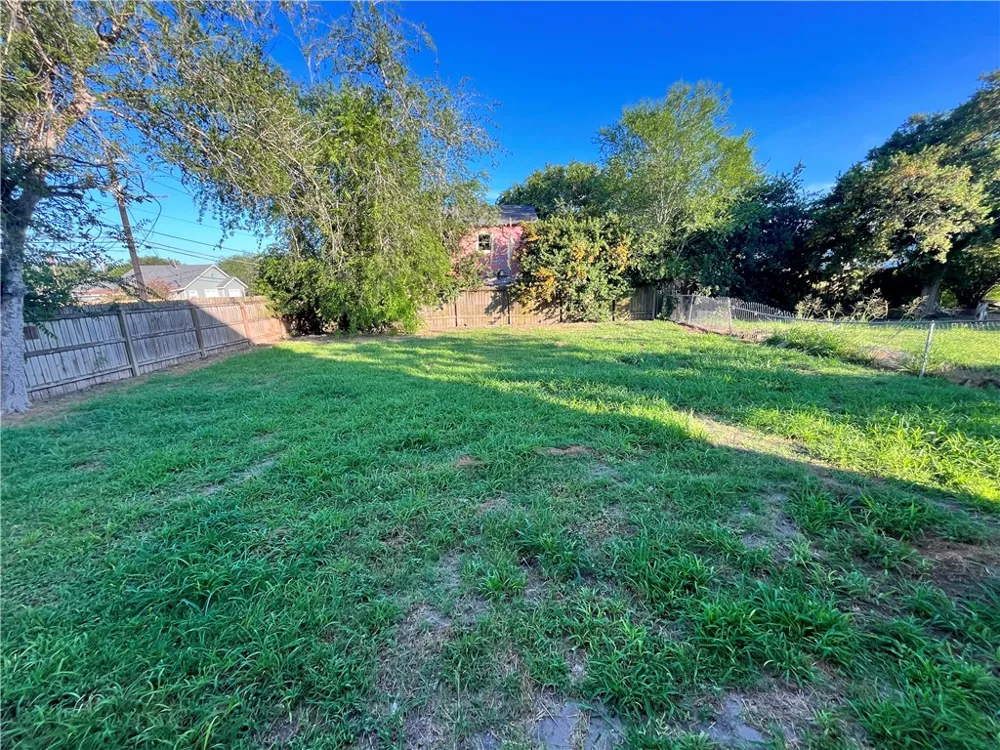 908 E Hefferman Street Beeville, TX 78102