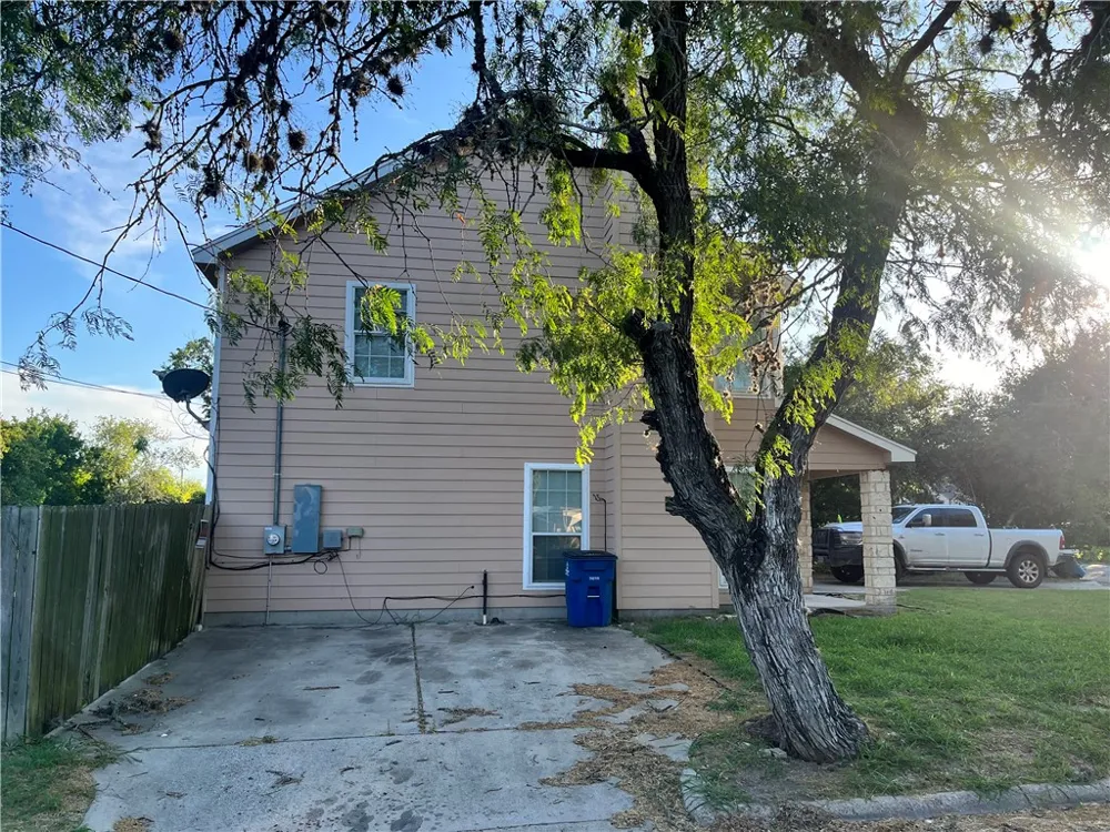 908 E Hefferman Street Beeville, TX 78102