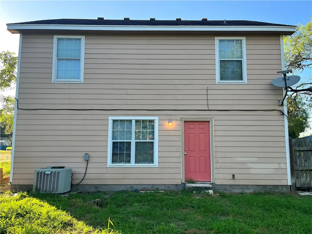 908 E Hefferman Street Beeville, TX 78102