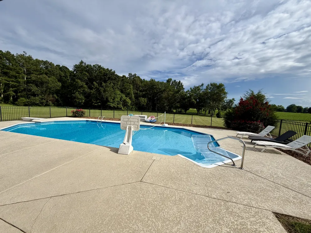 419 W Hester Rd Cottontown, TN 37048