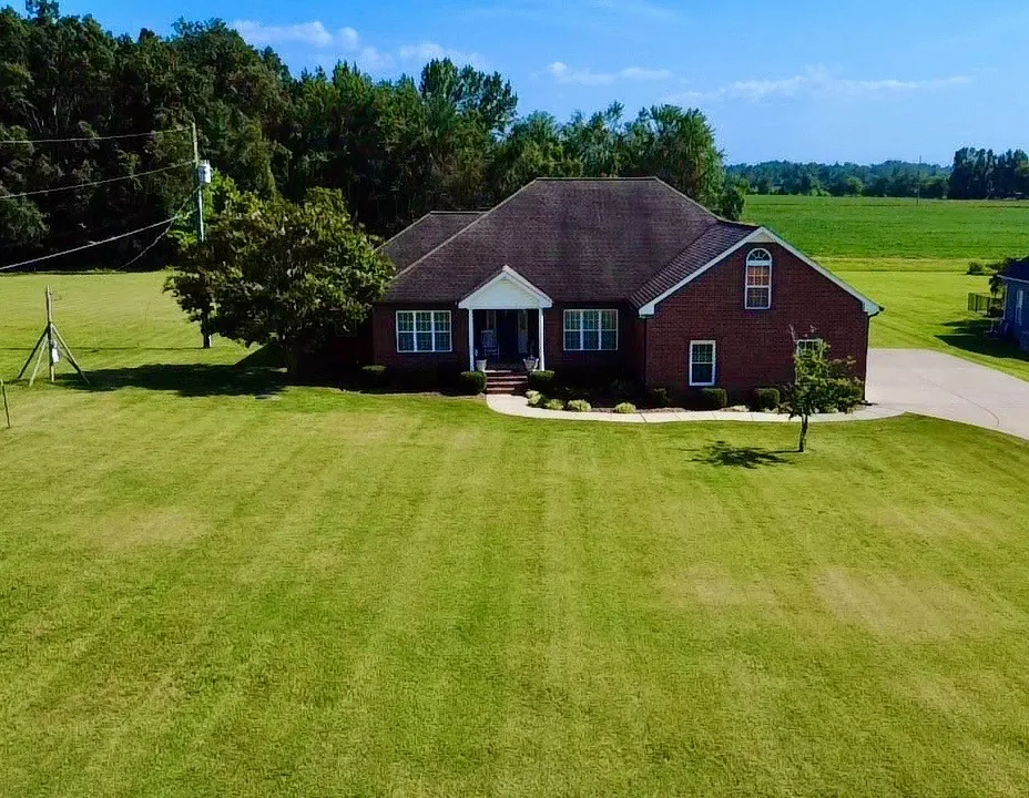 419 W Hester Rd Cottontown, TN 37048