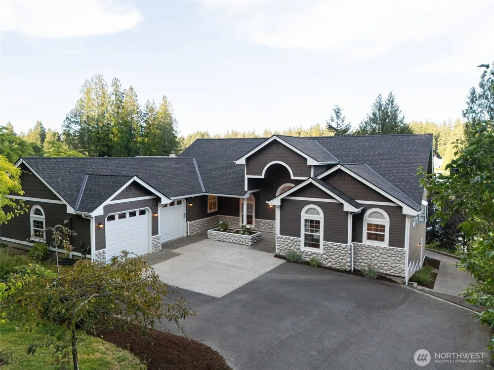 180 E Westlake Drive Allyn, WA 98524
