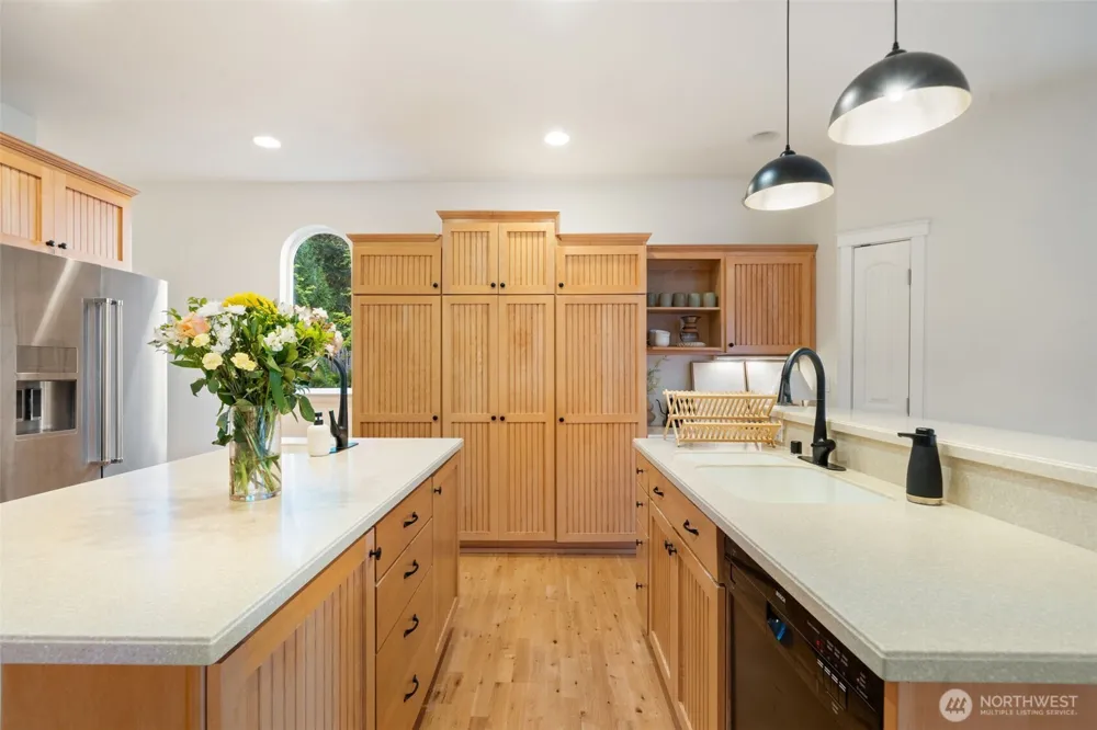 180 E Westlake Drive Allyn, WA 98524