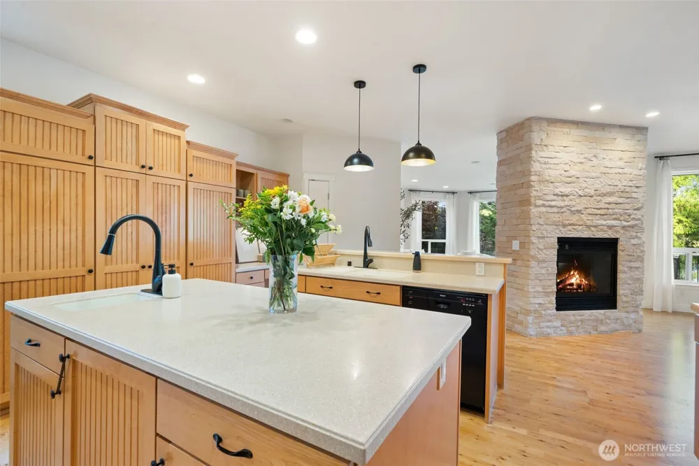 180 E Westlake Drive Allyn, WA 98524