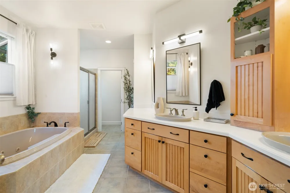 180 E Westlake Drive Allyn, WA 98524
