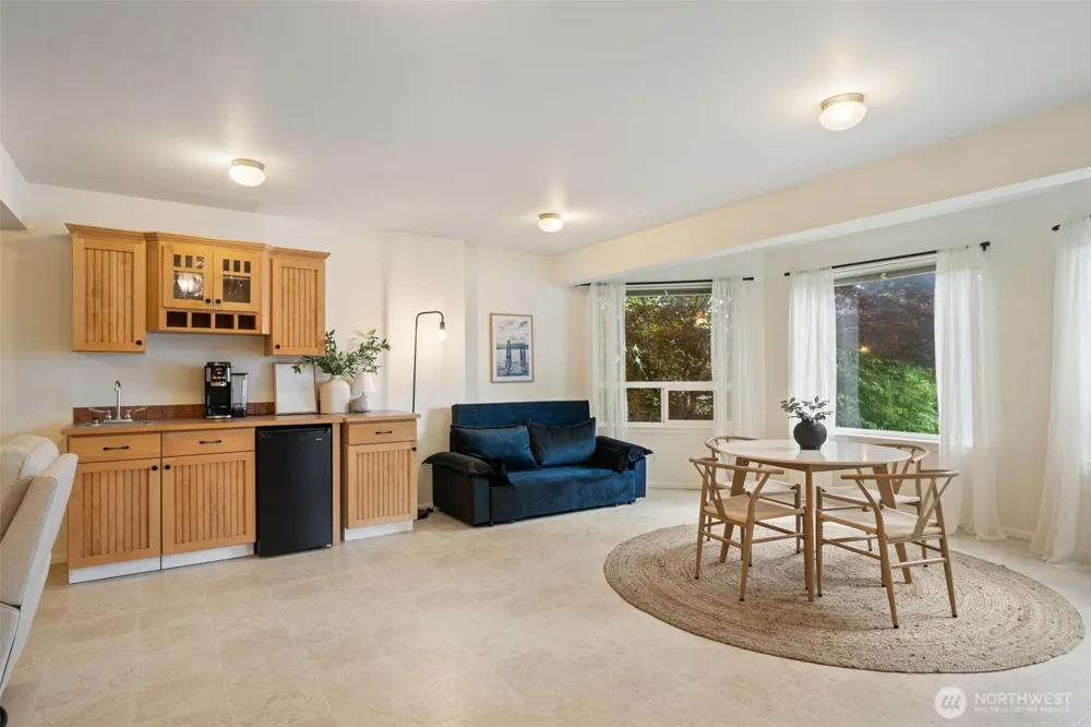 180 E Westlake Drive Allyn, WA 98524