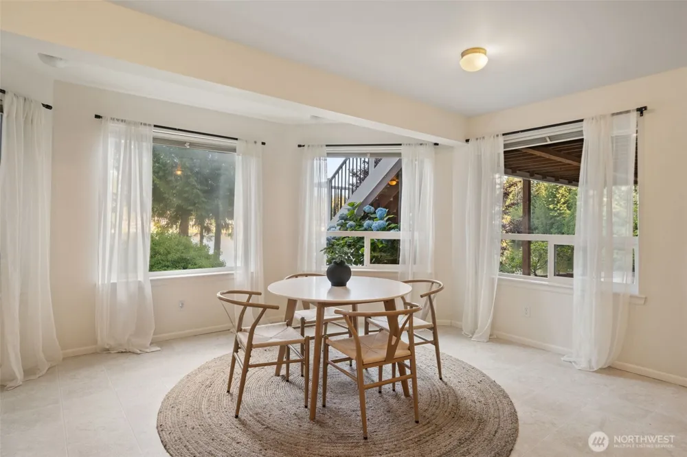 180 E Westlake Drive Allyn, WA 98524