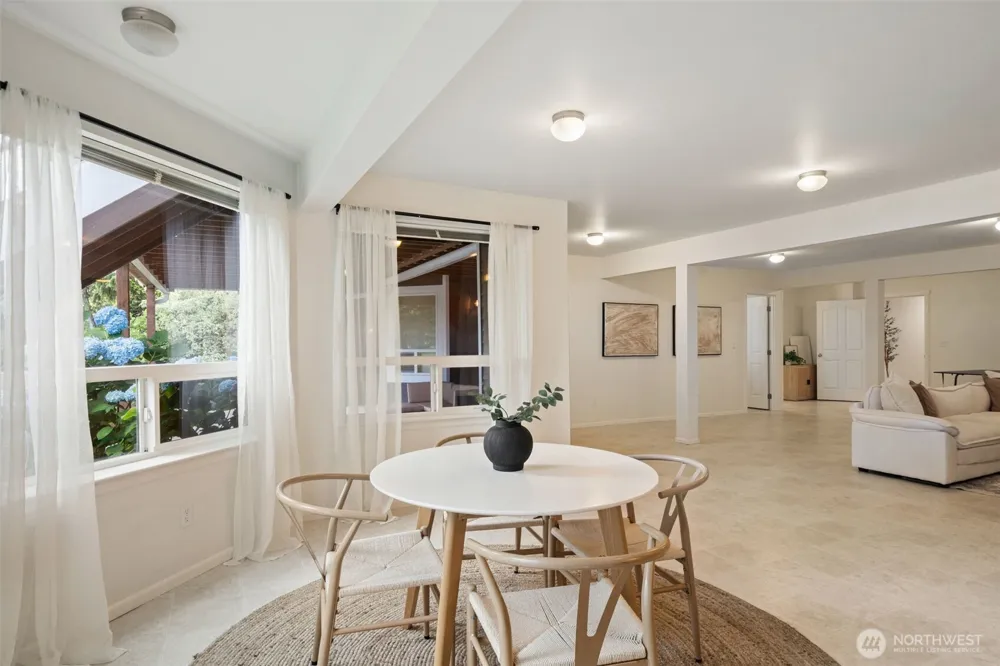 180 E Westlake Drive Allyn, WA 98524