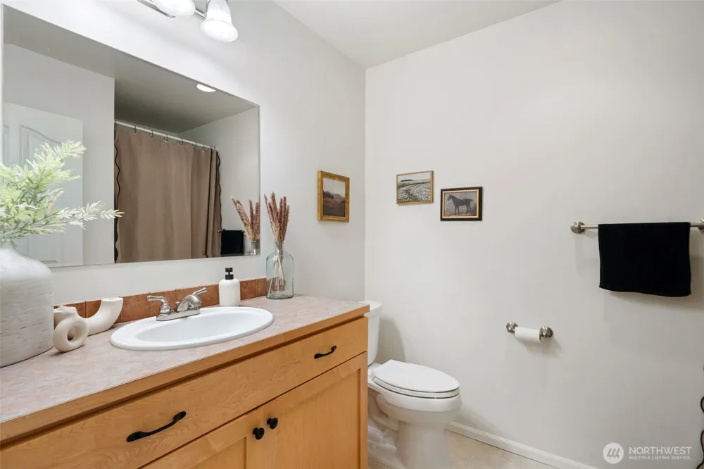 180 E Westlake Drive Allyn, WA 98524