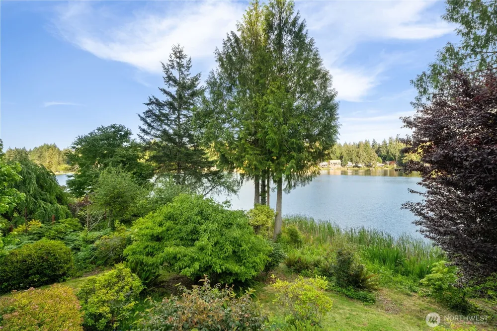 180 E Westlake Drive Allyn, WA 98524