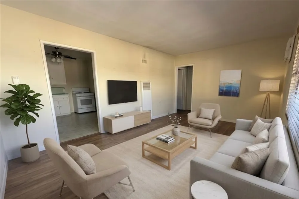 7601 N Hollywood Burbank, CA 91505