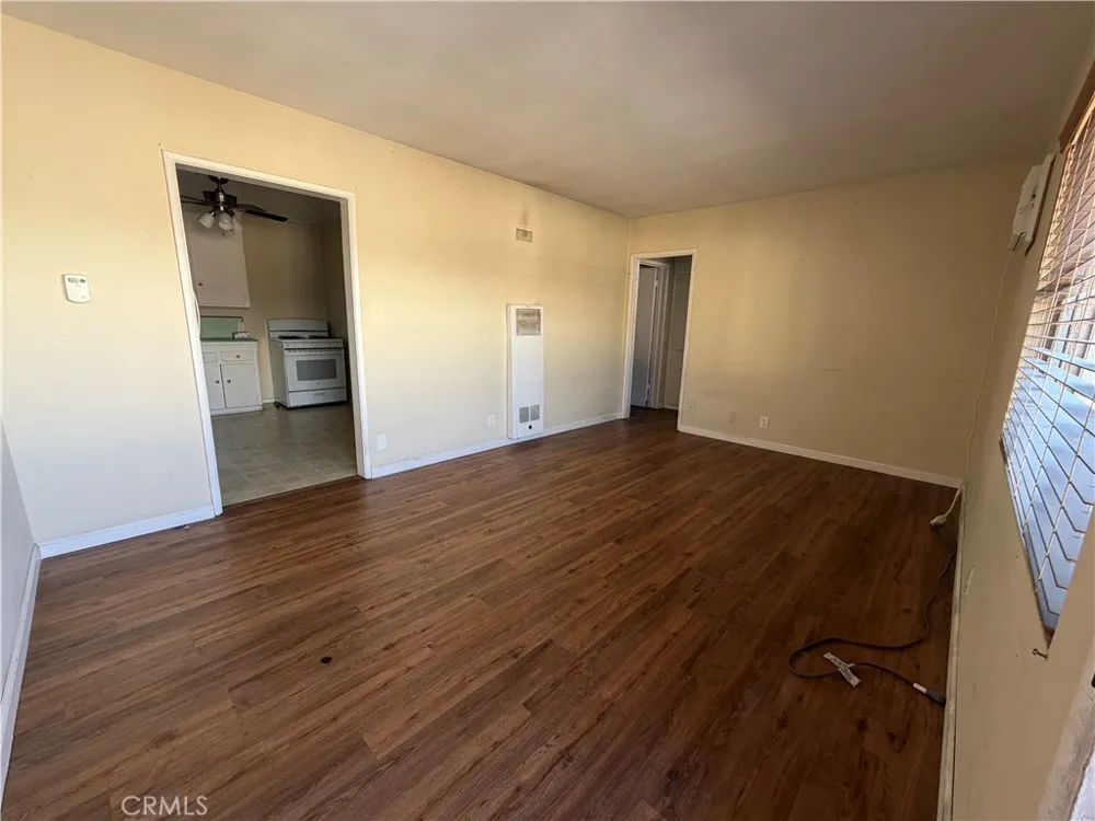 7601 N Hollywood Burbank, CA 91505