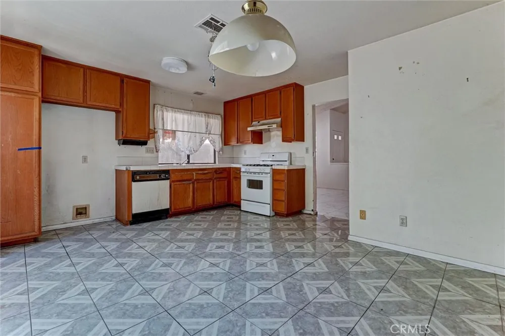2812 Fairfield Avenue Palmdale, CA 93550