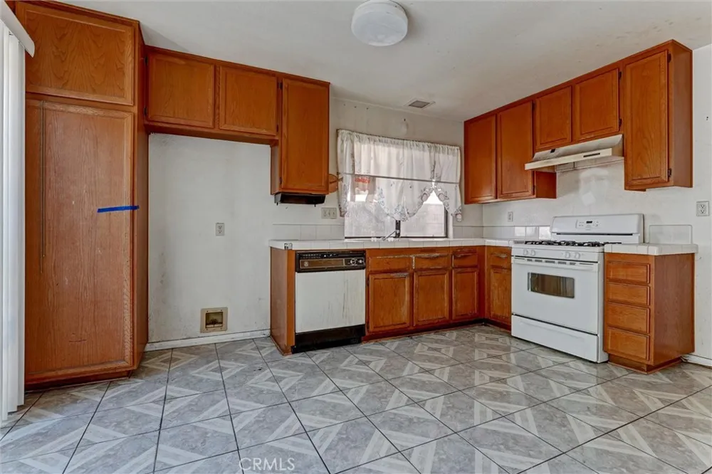 2812 Fairfield Avenue Palmdale, CA 93550