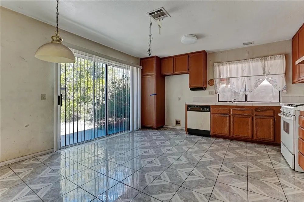2812 Fairfield Avenue Palmdale, CA 93550