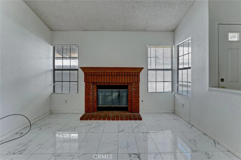 2812 Fairfield Avenue Palmdale, CA 93550