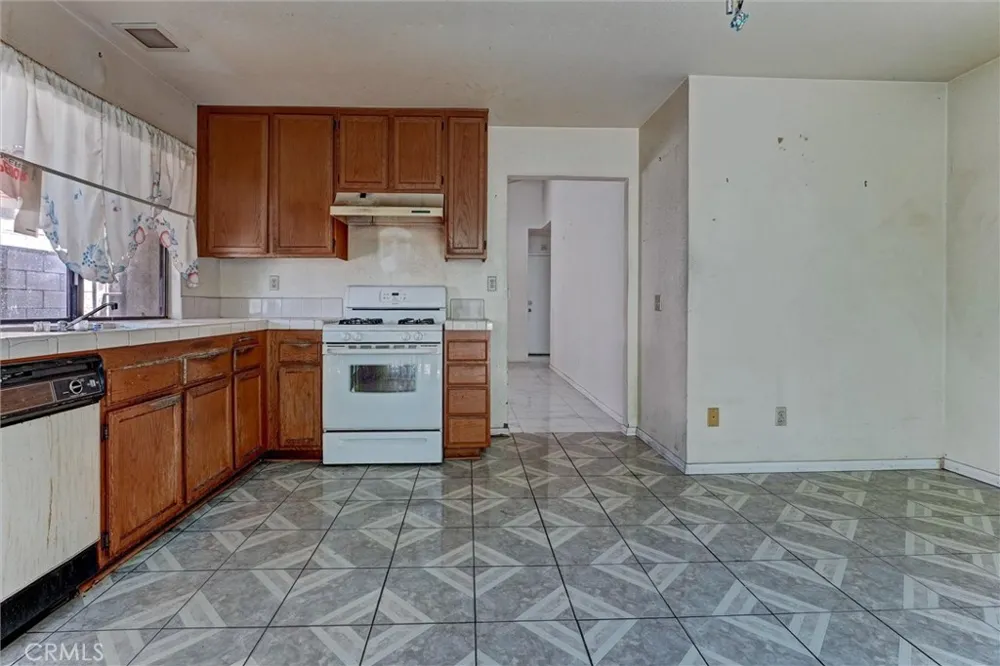 2812 Fairfield Avenue Palmdale, CA 93550