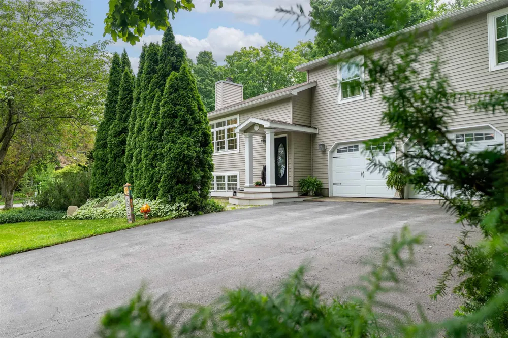 8934 Crockett Road Acme Township, MI 49690