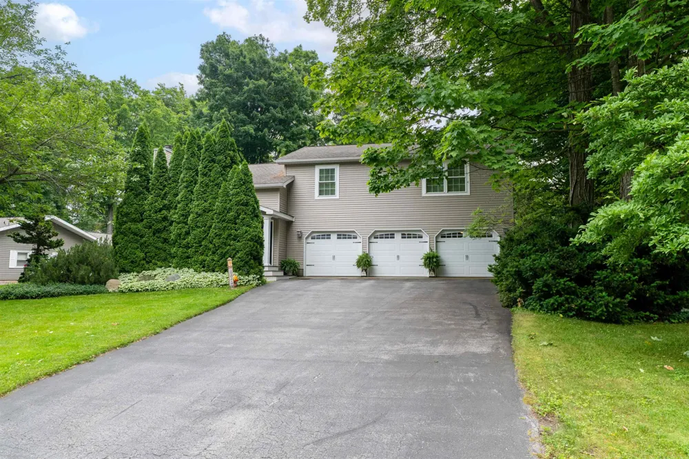 8934 Crockett Road Acme Township, MI 49690