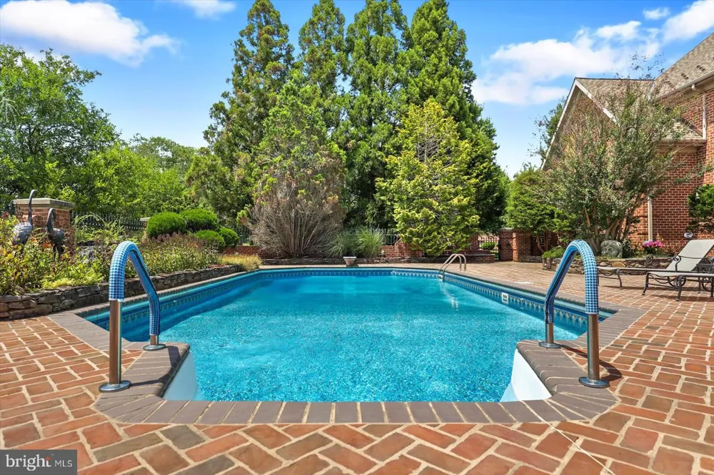 121 MADARA DRIVE Hanover, PA 17331