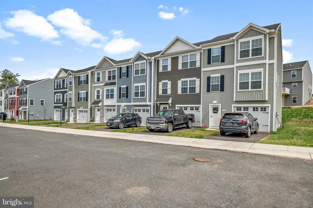 302 ALFALFA DR Carlisle, PA 17013