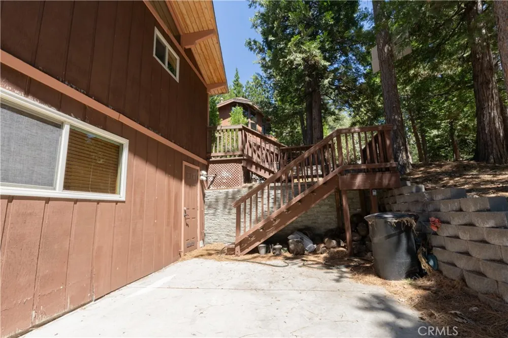 392 Pioneer Lake Arrowhead, CA 92352