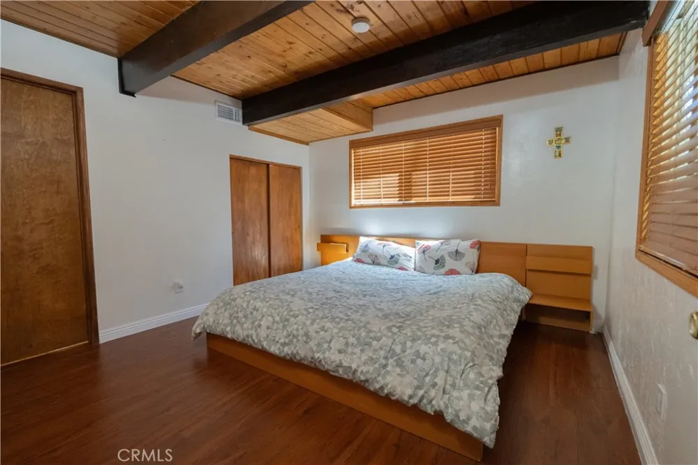 392 Pioneer Lake Arrowhead, CA 92352