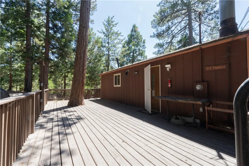 392 Pioneer Lake Arrowhead, CA 92352