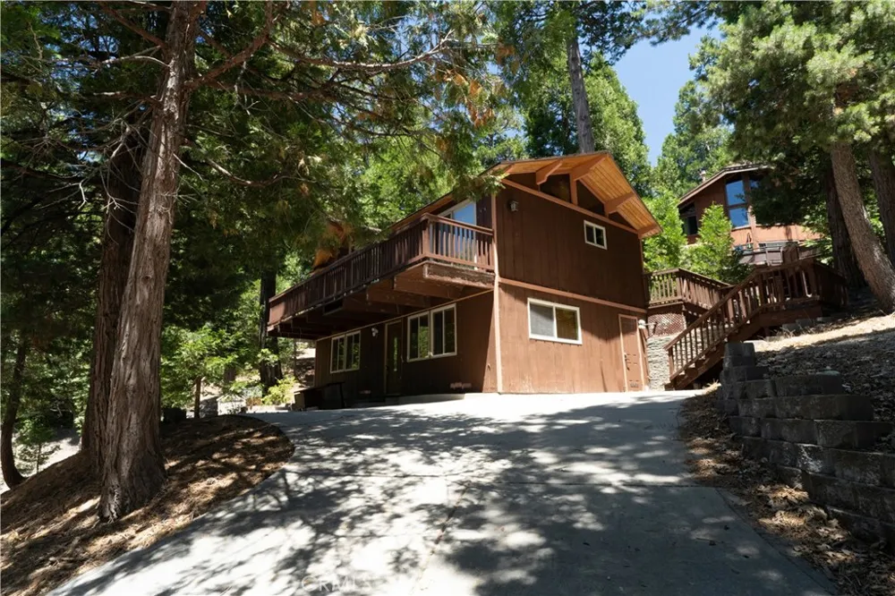 392 Pioneer Lake Arrowhead, CA 92352